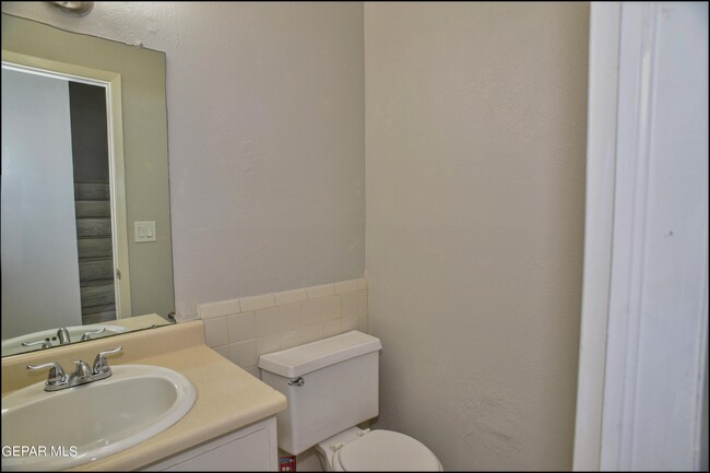 Building Photo - 10415 Ashwood Dr