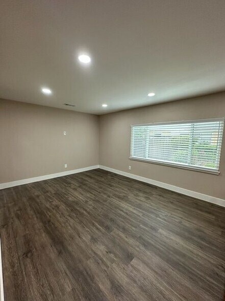 Building Photo - 111 Francisco Villa Dr