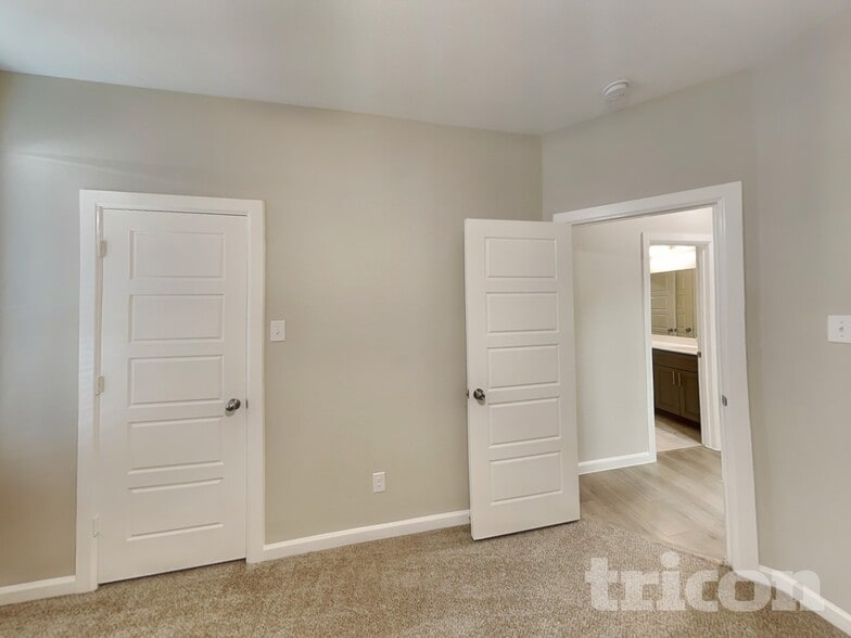 Building Photo - 540 Hazeltine Rd