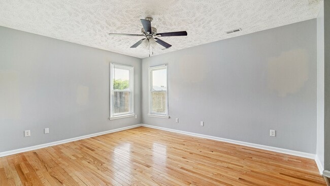 Building Photo - 5017 Tangerine Dr