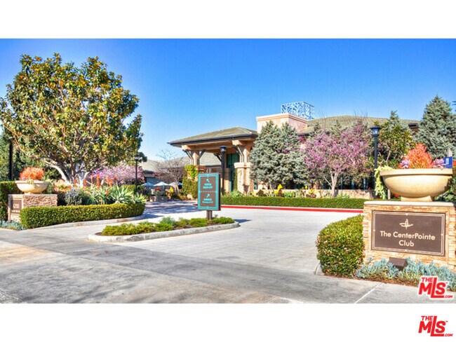 Building Photo - 5831 Seawalk Dr