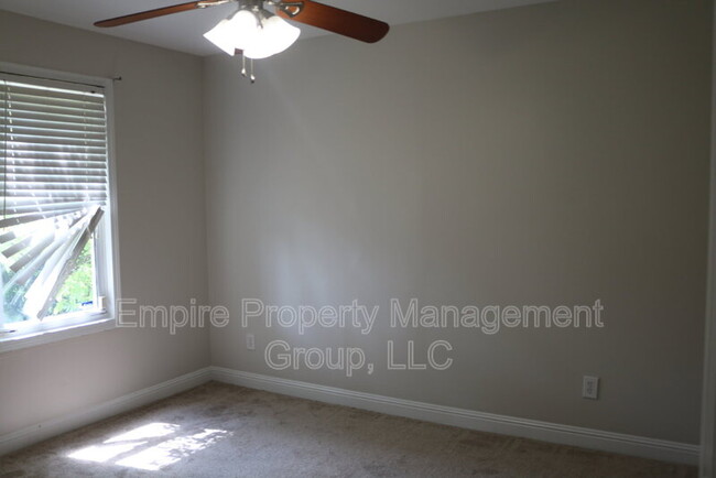 Building Photo - 2728 Kingswood Dr