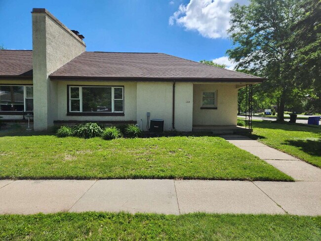 Building Photo - GREAT Location  2 Bedroom side by side duplex  $1395/monthly