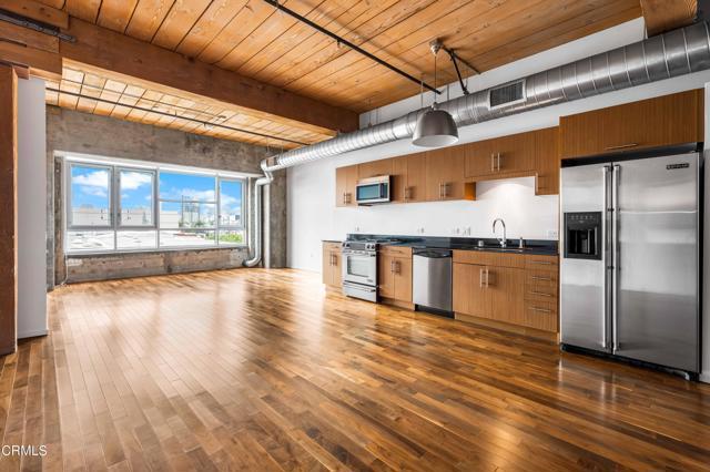 Building Photo - 530 S Hewitt St