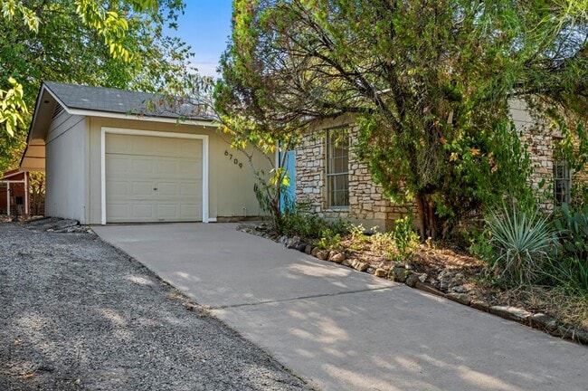 Building Photo - 6709 Tampa Cove