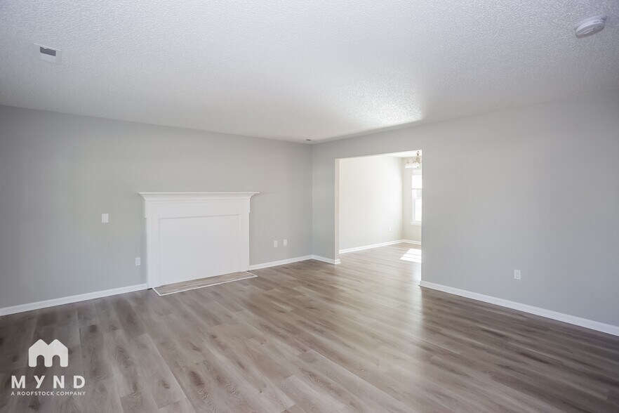 Building Photo - 10325 Cannarti Dr