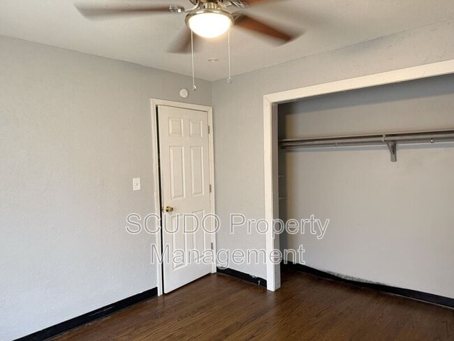 Building Photo - 1021 S Appleton Ave