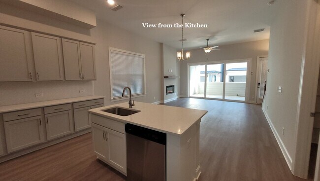 Building Photo - More Windows, More Light!  Amenity-rich, Gated Community.