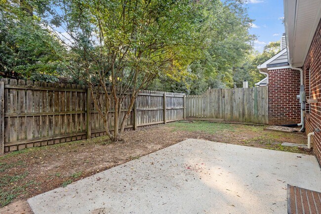Building Photo - 3301 Philmont Dr
