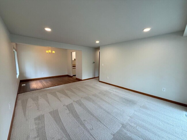 Building Photo - Updated 2BR Condo Near Juanita Village & Beach – Pool, Gym, Parking Included