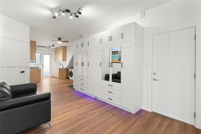 Building Photo - 1009 Meridian Ave