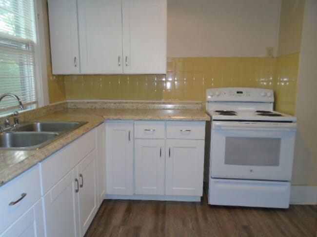 Building Photo - 1810 Leavenworth St