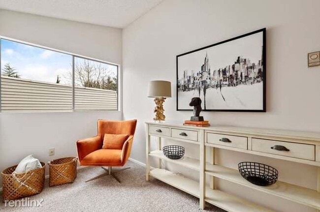 Building Photo - 2 br, 2.5 bath House - 12512 SE 42nd St # 512