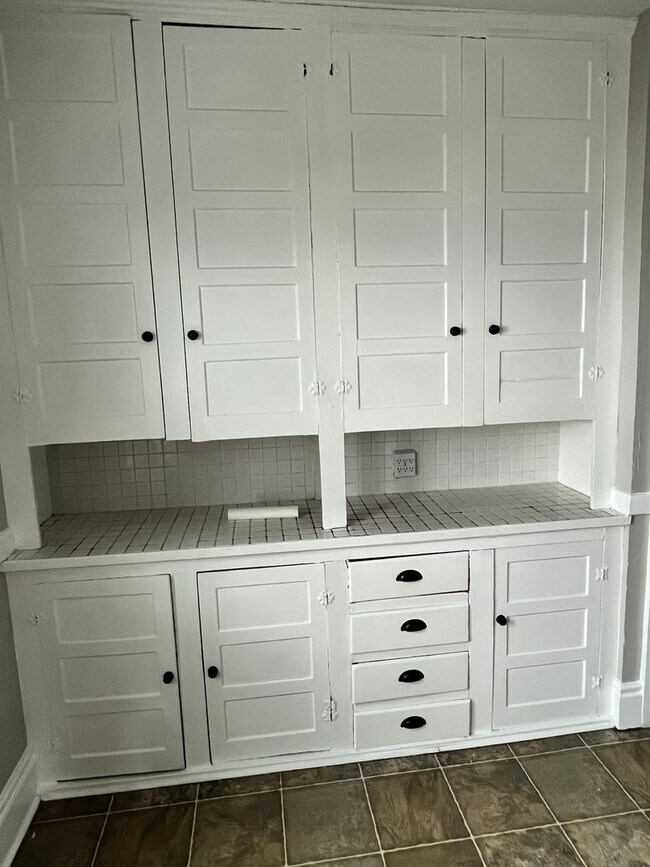 Building Photo - 129 Victoria Pl