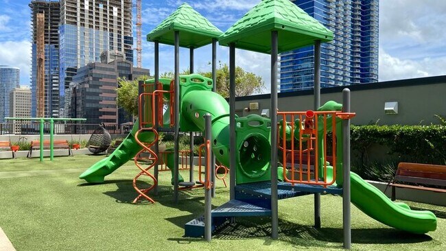 Building Photo - 1555 Kapiolani Blvd