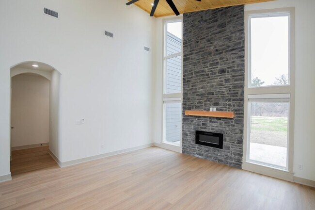 Building Photo - 4 Romine Pl