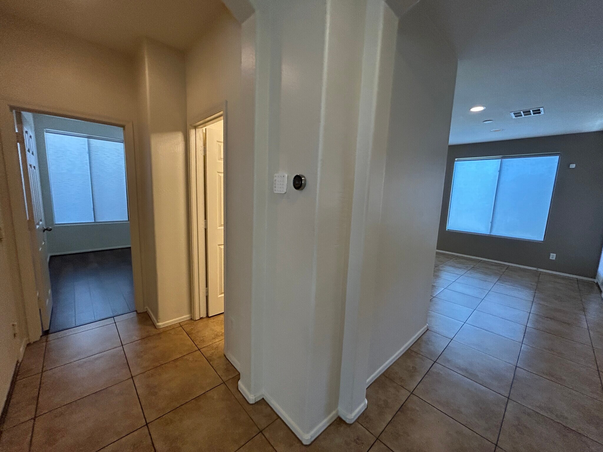 Building Photo - 3161 S Southwind Dr