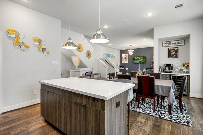 Building Photo - 5815 Fairdale Ln