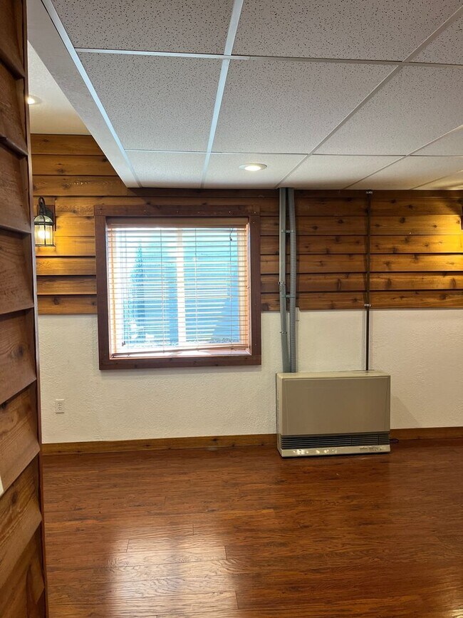 Building Photo - Bright 2 Bed / 2 Bath Basement Apartment with Garage Access – Driggs, ID