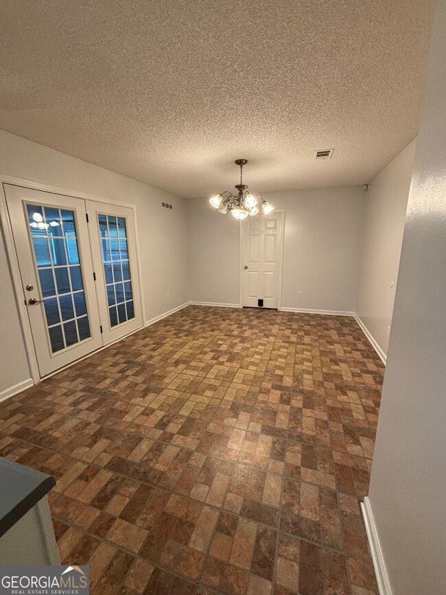 Building Photo - 303 Foxwood Dr