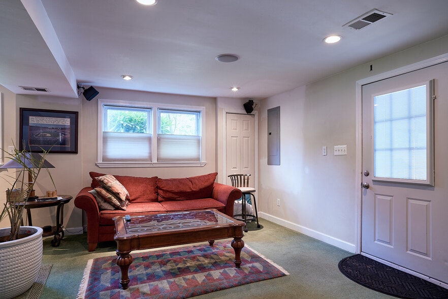 Lower Level - 5936 3rd St N