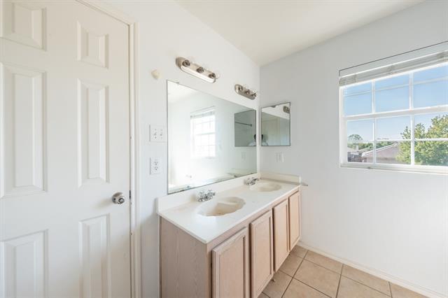 Building Photo - 520 Lewis Canyon Ln