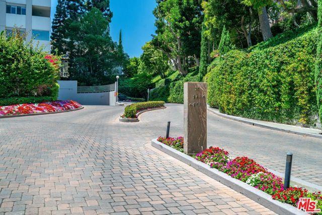 Building Photo - 865 Comstock Ave