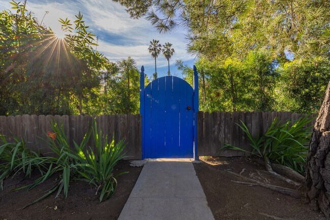 Building Photo - Prime Ojai Location!