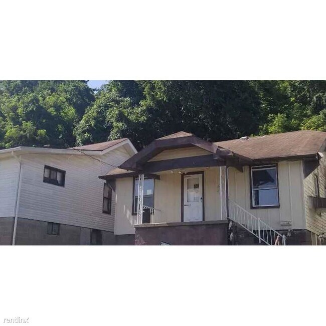 2 br, 1 bath House 10 Elm Street 10 Elm St Bridgeport OH 43912