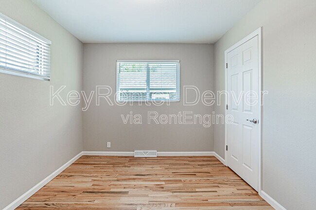 Building Photo - 3730 W Saratoga Ave