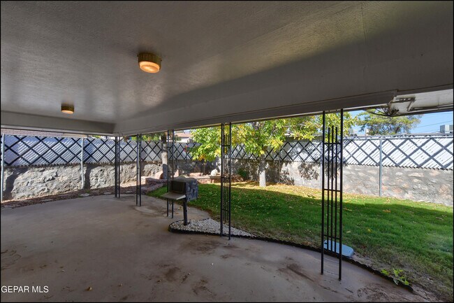 Building Photo - 3433 Clearview Ln