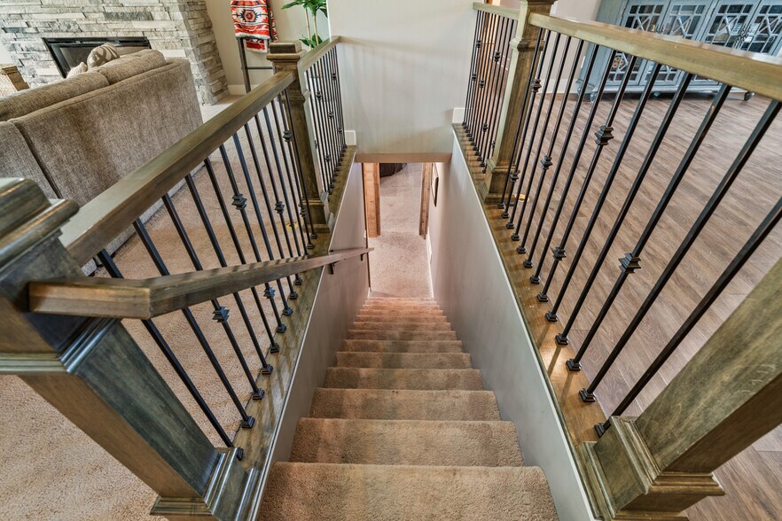 Building Photo - 4606 S 184th Plz