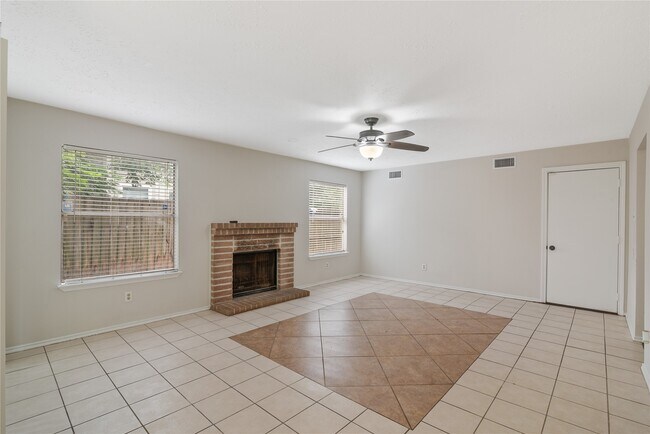 Building Photo - 4807 Shadowdale Dr