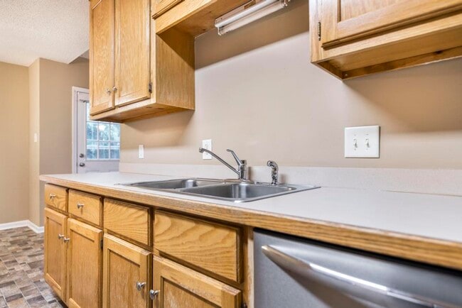 Building Photo - 205 Carver Ct