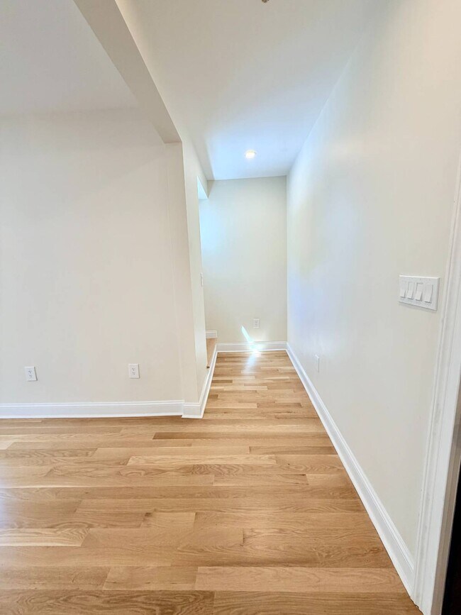 Building Photo - 155 Beacon Hill Dr