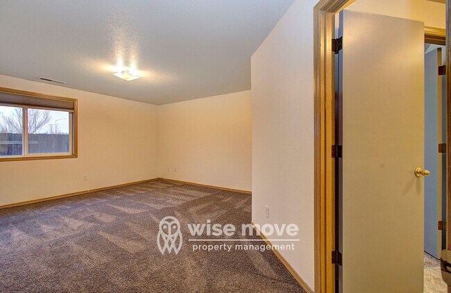 Building Photo - 809 SE 135th Ct