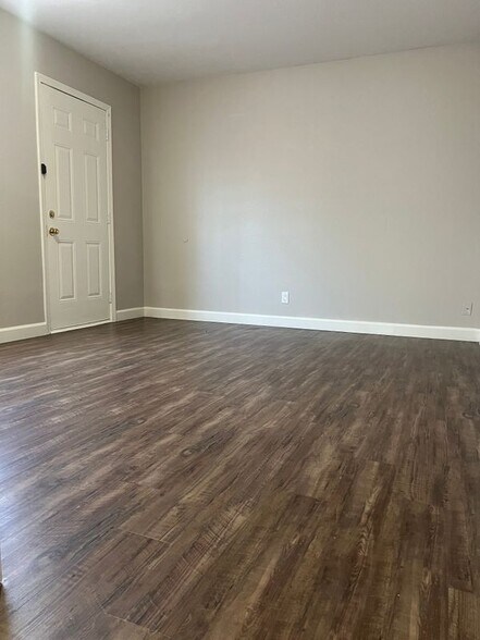 Building Photo - 3401 Hillsborough Dr