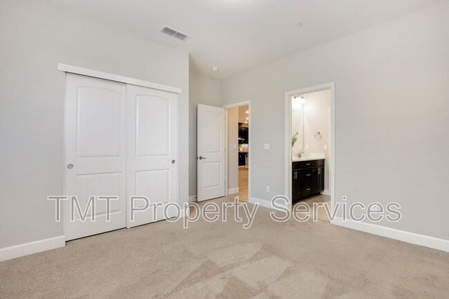 Building Photo - 1141 Vista Verde Dr