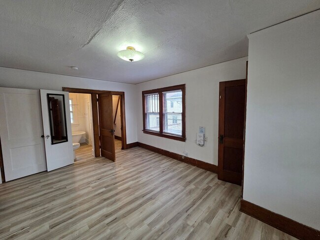 Primary Photo - 2216 Merner Ave