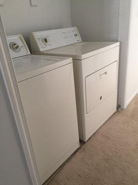 Building Photo - 728 Kennesaw Ct