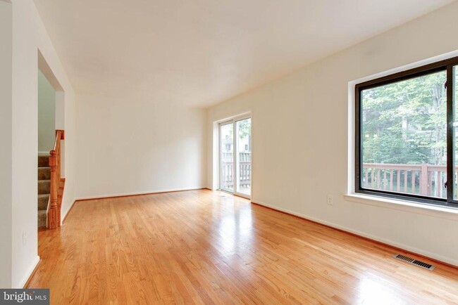 Building Photo - 5461 Enberend Terrace