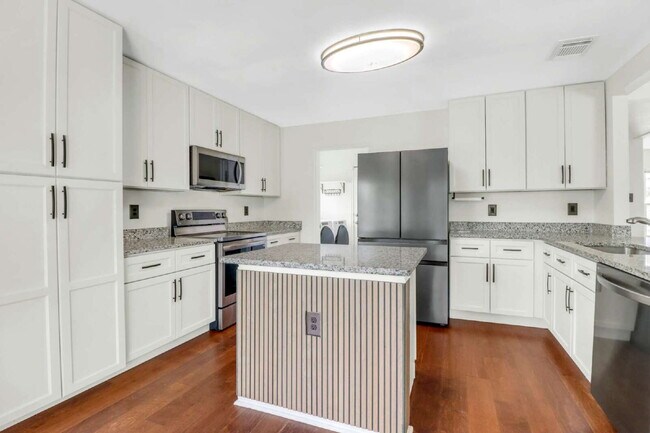 Building Photo - "Discover Your Dream Home: Spacious 3-Bedroom Oasis with Granite Elegance in San Antonio!"