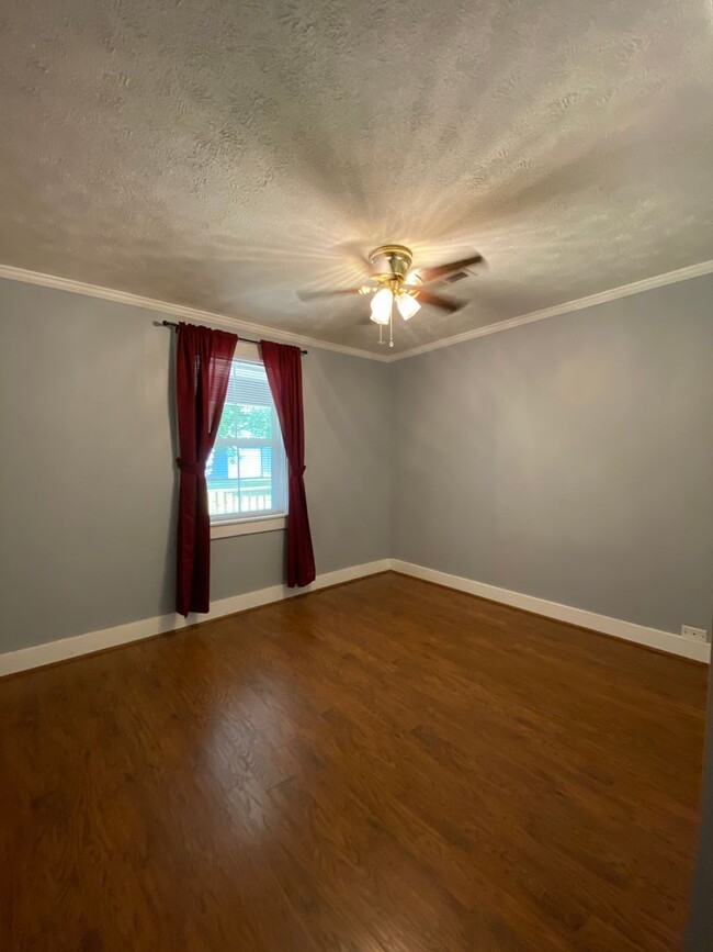 Building Photo - 415 Elm Ave NW