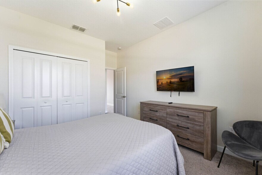 Building Photo - 770 Sticks St