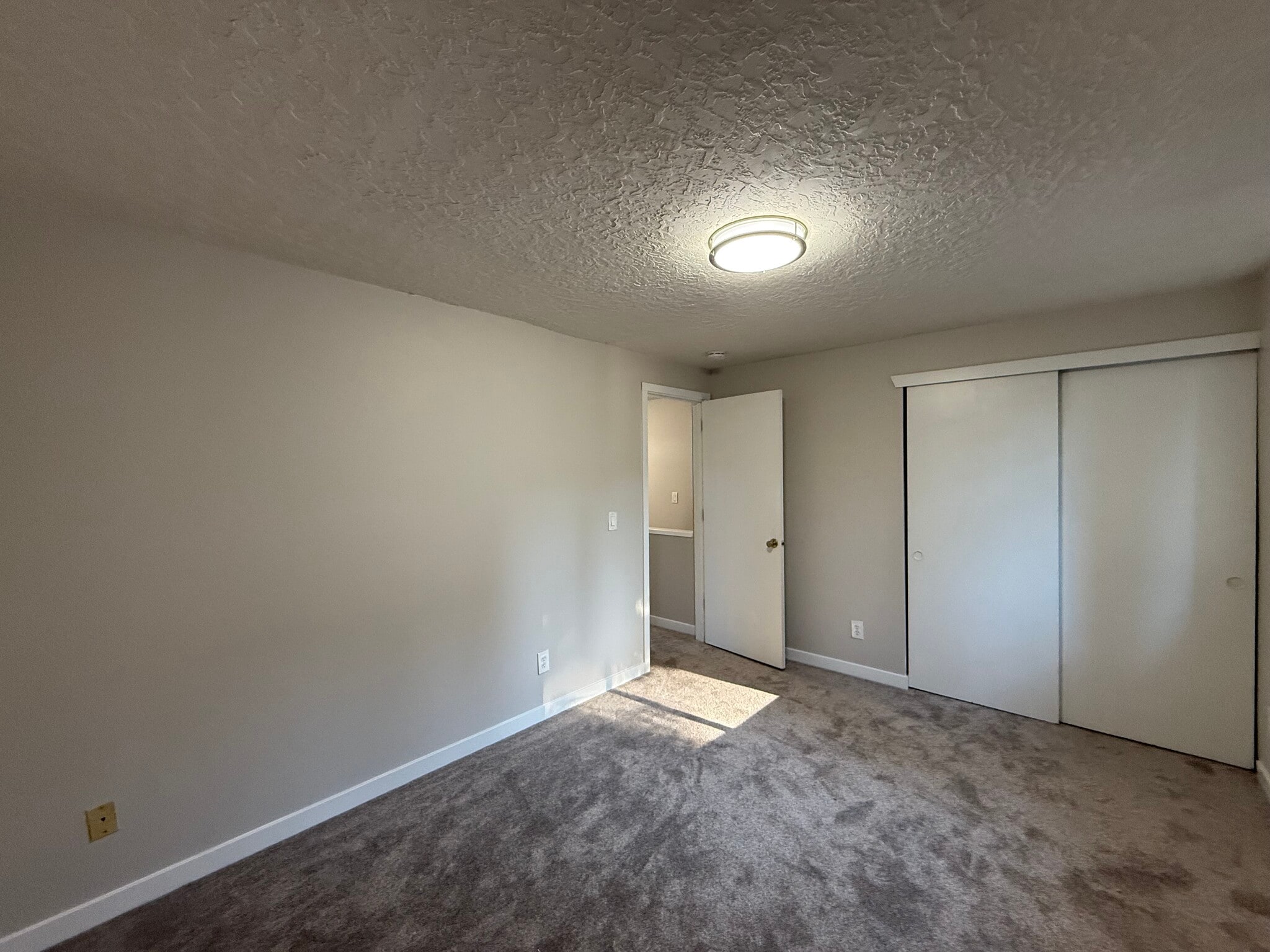 Building Photo - 5115 SW 62nd Ave