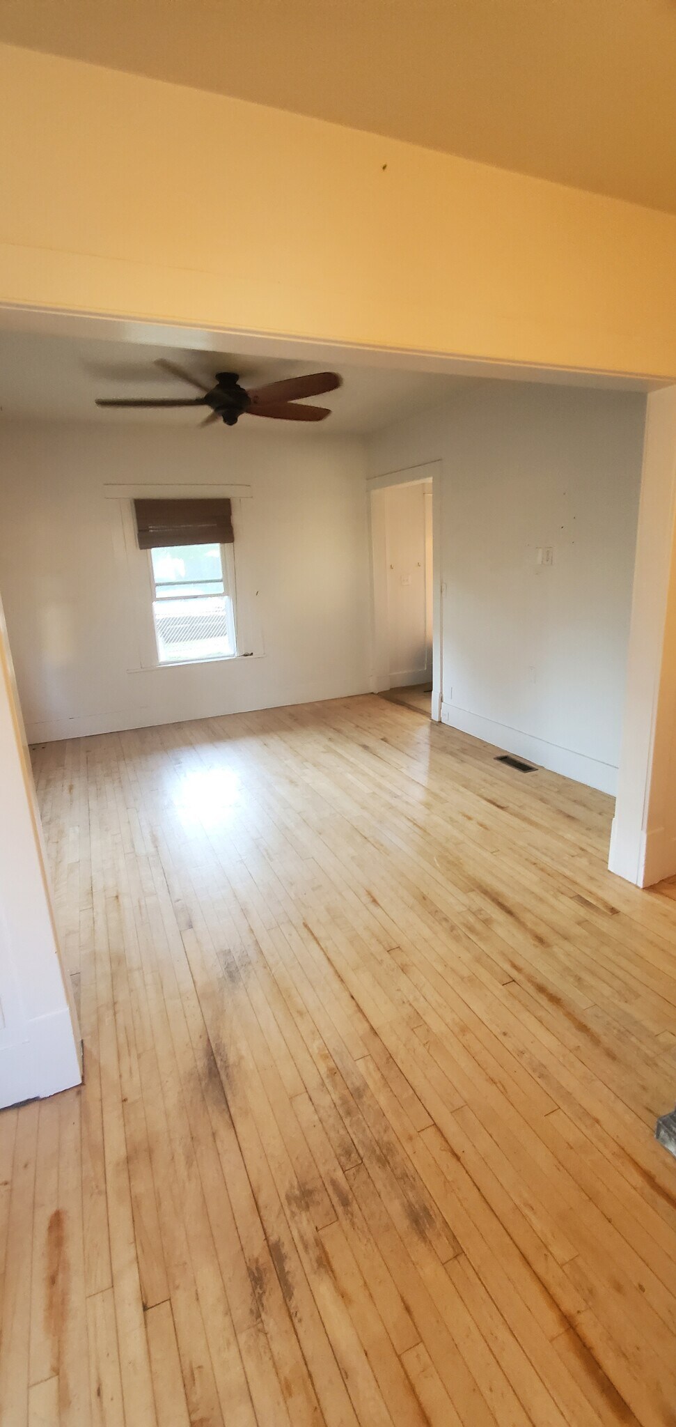 Building Photo - 522 Newton Ave N