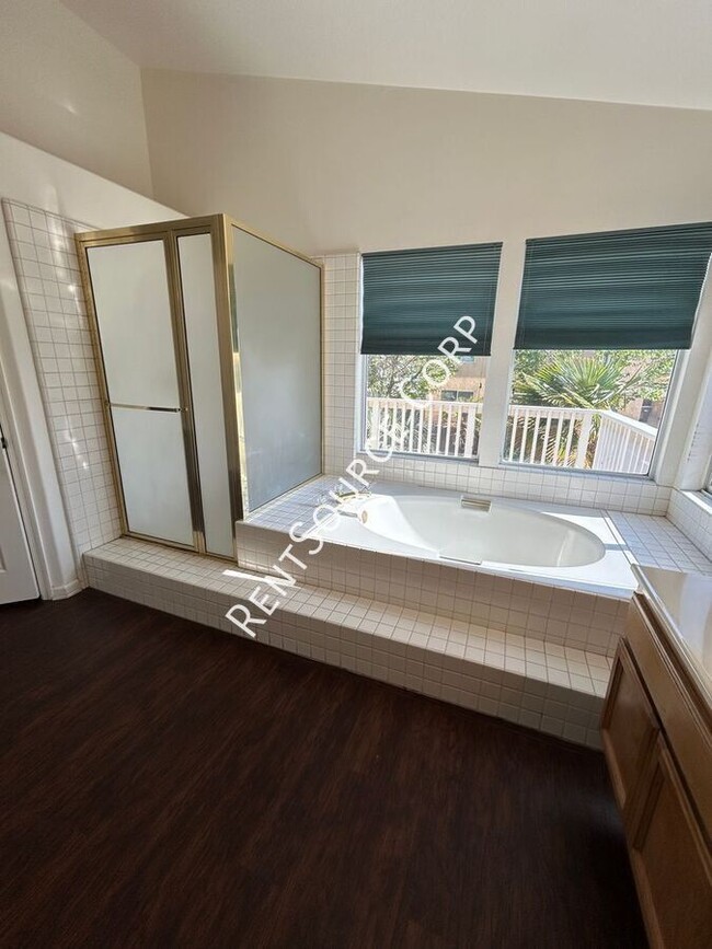 Building Photo - 3210 Lantana Ct