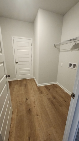 Building Photo - 4011 McKenzie Dr SW