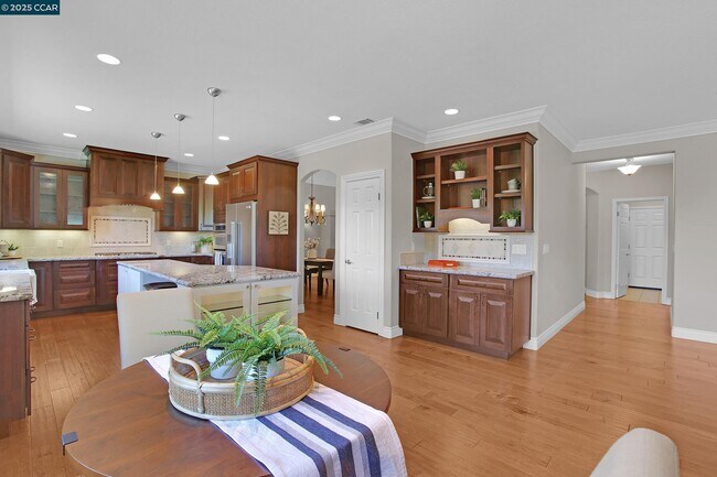 Building Photo - 706 Endsleigh Ct