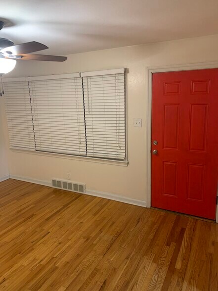 Living Room - 7910 Menola St
